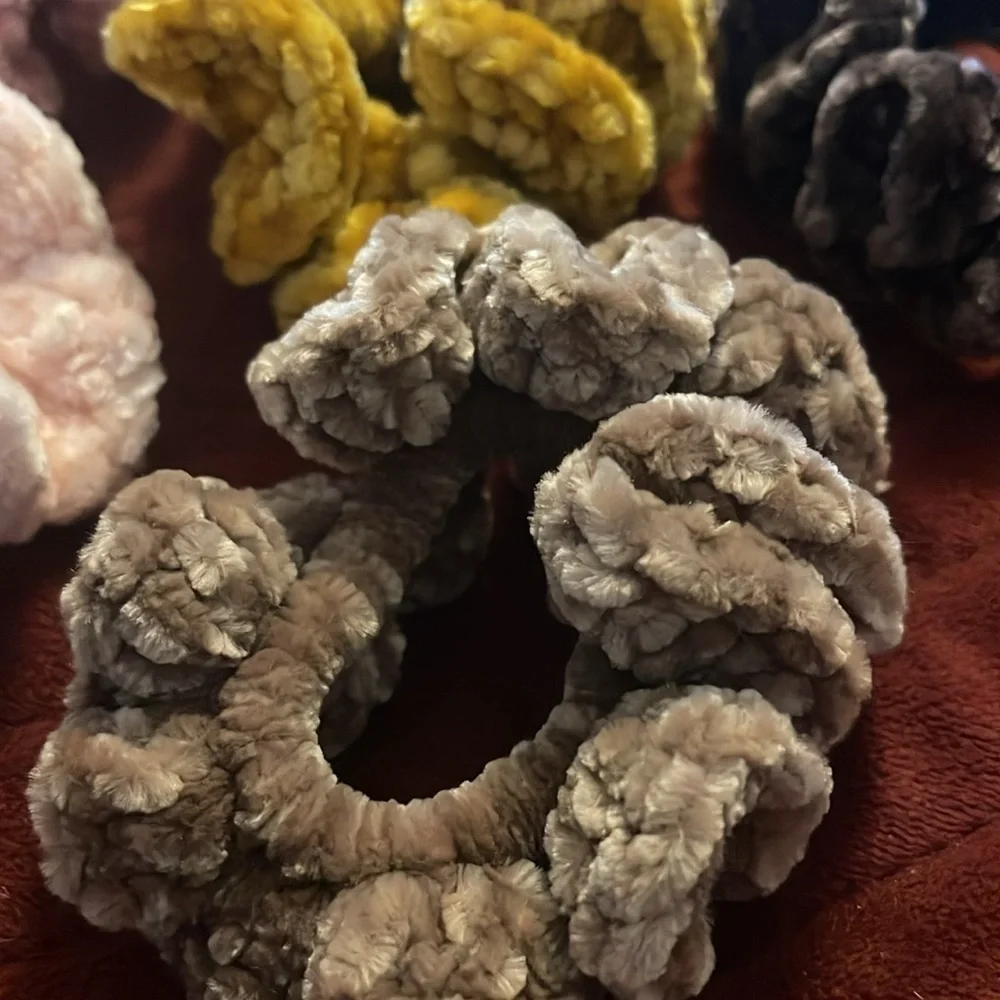 11 New Scrunchies‎ HANDMADE WITH VELVET YARN BY THE VELVET BUNNY SITE. Ponytail.